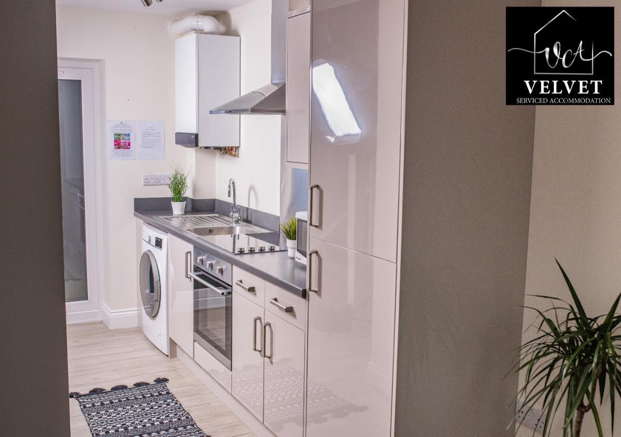 1 Bed House At Velvet Serviced Accommodation Swansea With Free Parking & Wifi - Sa1 ภายนอก รูปภาพ