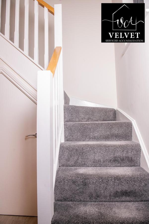 1 Bed House At Velvet Serviced Accommodation Swansea With Free Parking & Wifi - Sa1 ภายนอก รูปภาพ